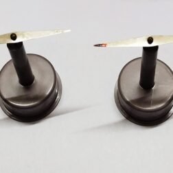 Dwij magnetic needle for experiments on magnetism 